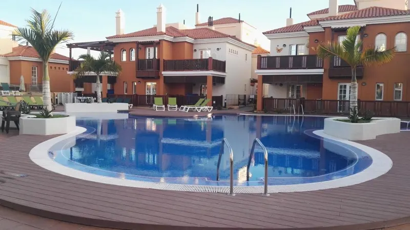 Piscina — Apartamentos LIVVO Montecarrera, Arguineguín 5