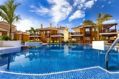 Apartamentos LIVVO Montecarrera — LIVVO Holiday Homes en Arguineguín, Gran Canaria