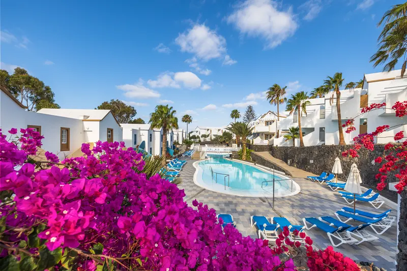 Piscinas y animación — Apartamentos LIVVO Morromar, Puerto del Carmen 1