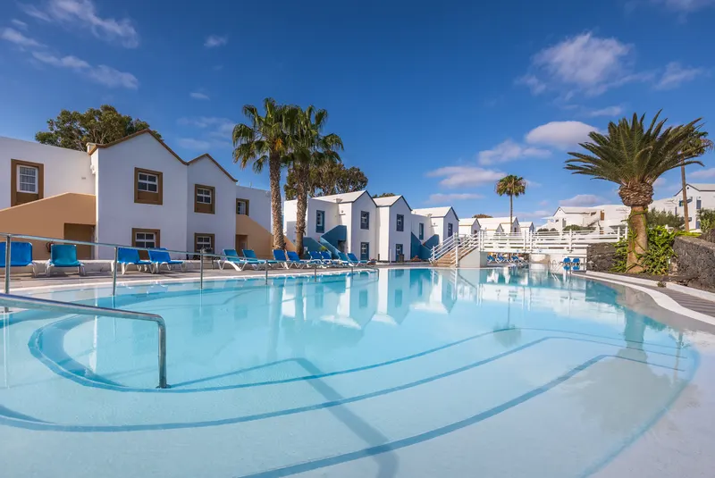 Piscinas y animación — Apartamentos LIVVO Morromar, Puerto del Carmen 2
