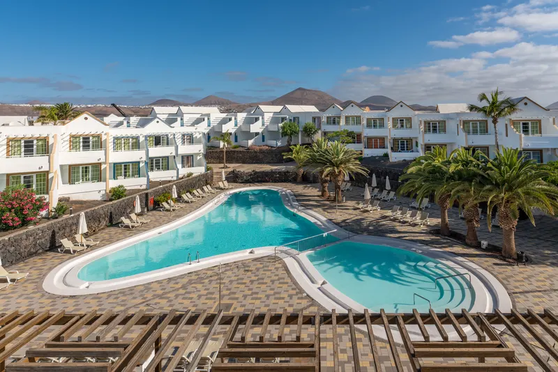 Piscinas y animación — Apartamentos LIVVO Morromar, Puerto del Carmen 3