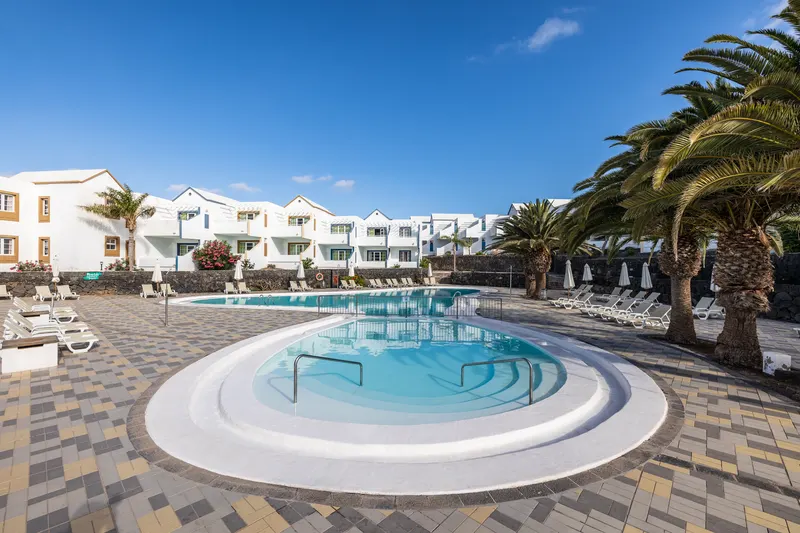 Piscinas y animación — Apartamentos LIVVO Morromar, Puerto del Carmen 4