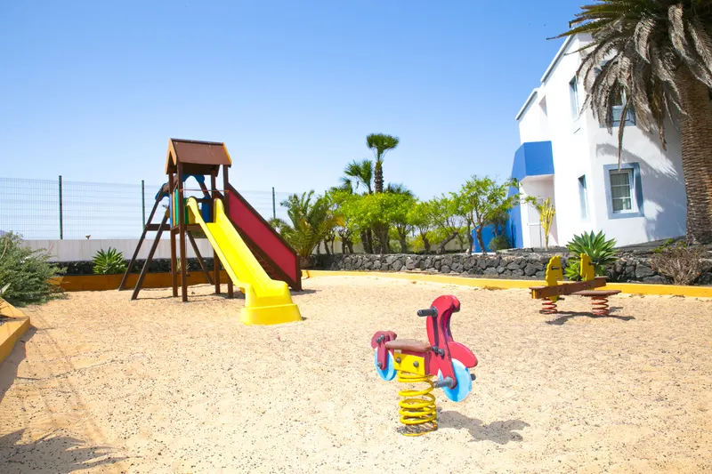 Piscinas y animación — Apartamentos LIVVO Morromar, Puerto del Carmen 5