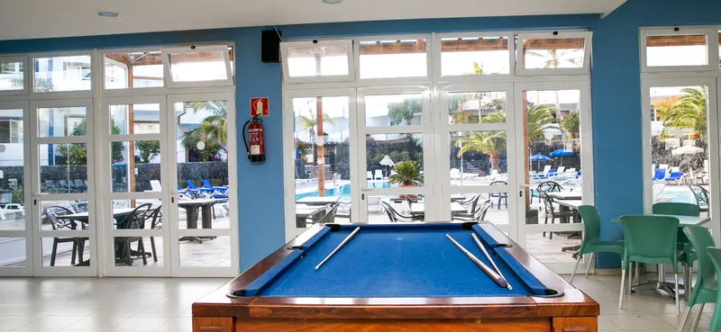 Piscinas y animación — Apartamentos LIVVO Morromar, Puerto del Carmen 7