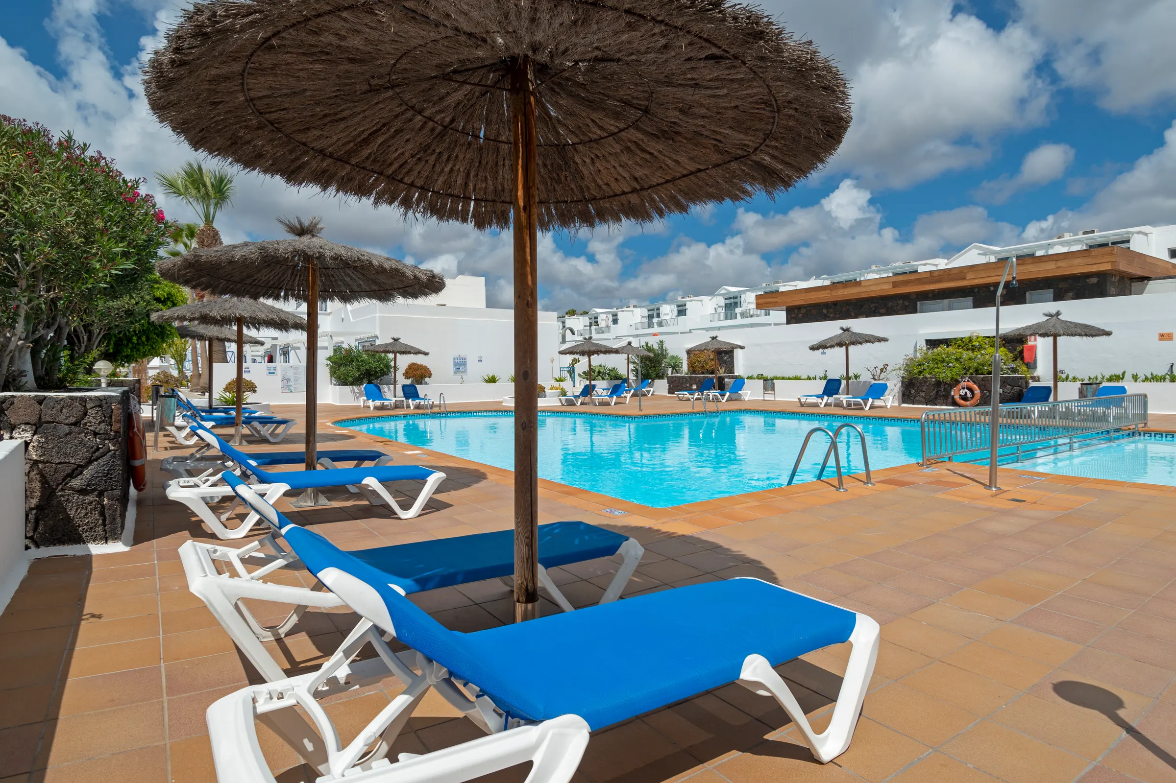 Pool — Apartamentos LIVVO Oasis, Puerto del Carmen 3