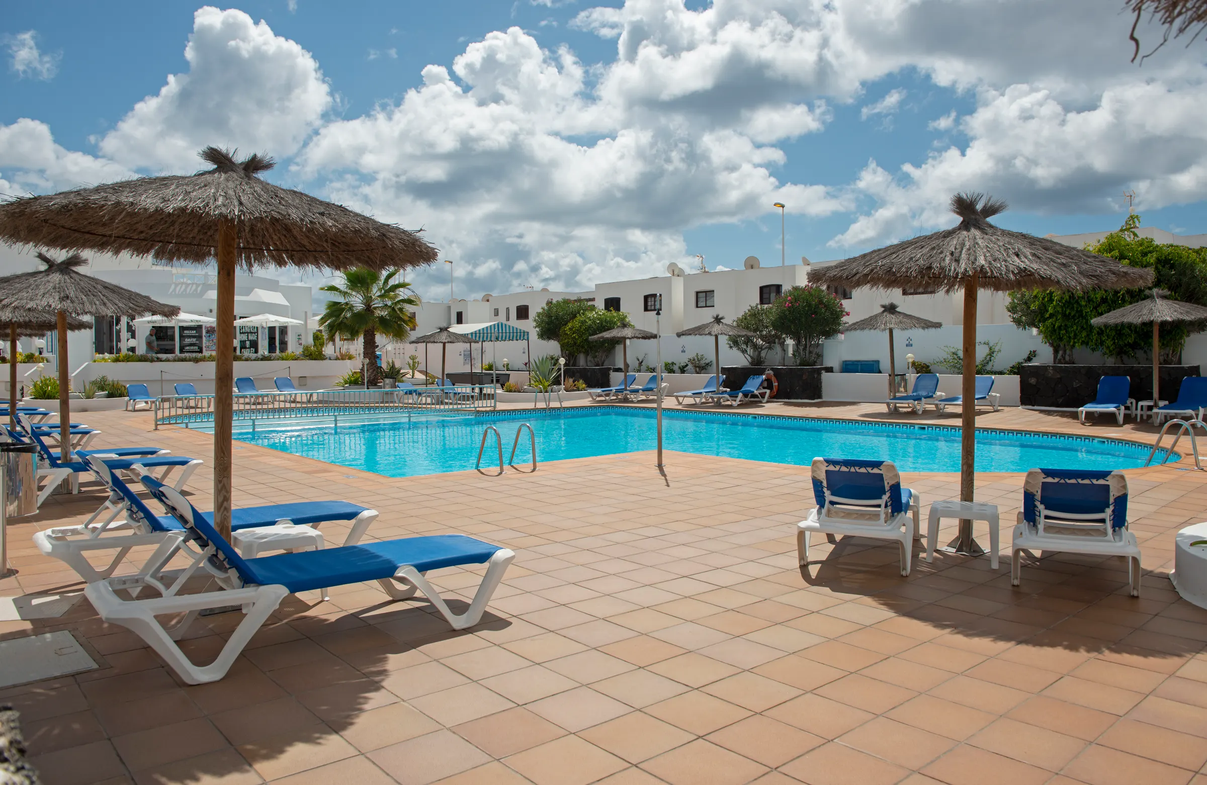 Pool — Apartamentos LIVVO Oasis, Puerto del Carmen 4