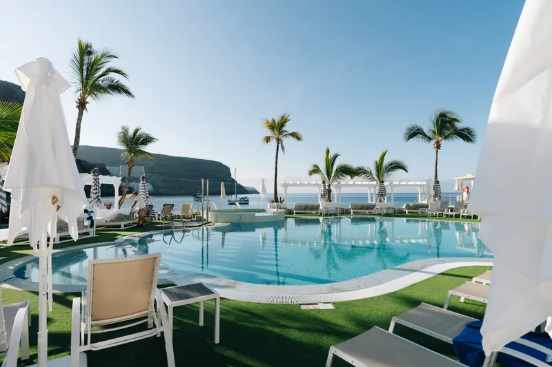 Piscinas y Rooftop — Hotel LIVVO Puerto de Mogán, Puerto de Mogán 8