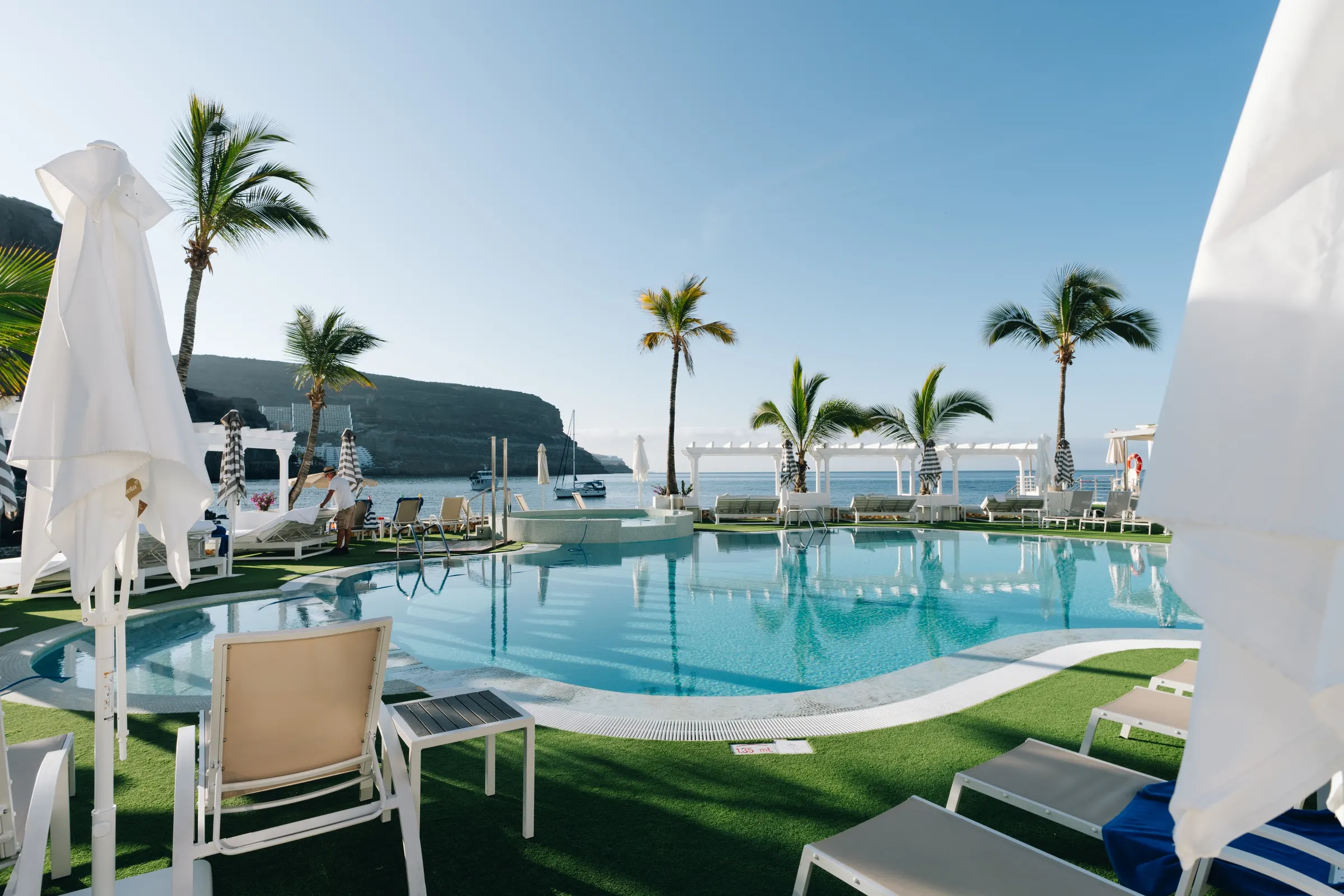 Piscinas y Rooftop — Hotel LIVVO Puerto de Mogán, Puerto de Mogán 8