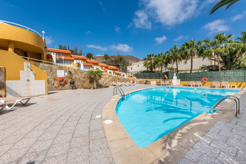 Piscina — Apartamentos Punta Marina by LIVVO, Morro Jable 3