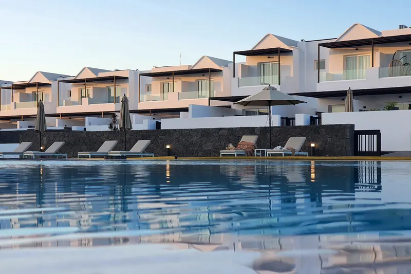Piscina — Serena del Mar by LIVVO, Playa Blanca 3