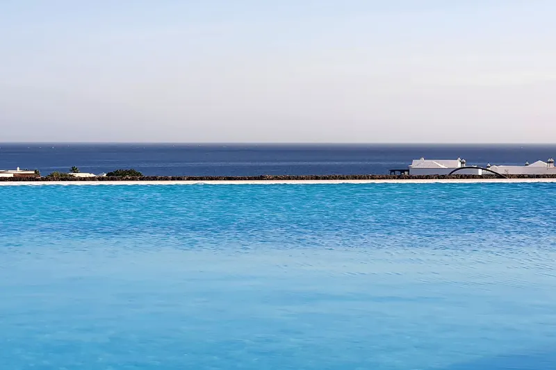 Piscina — Serena del Mar by LIVVO, Playa Blanca 4