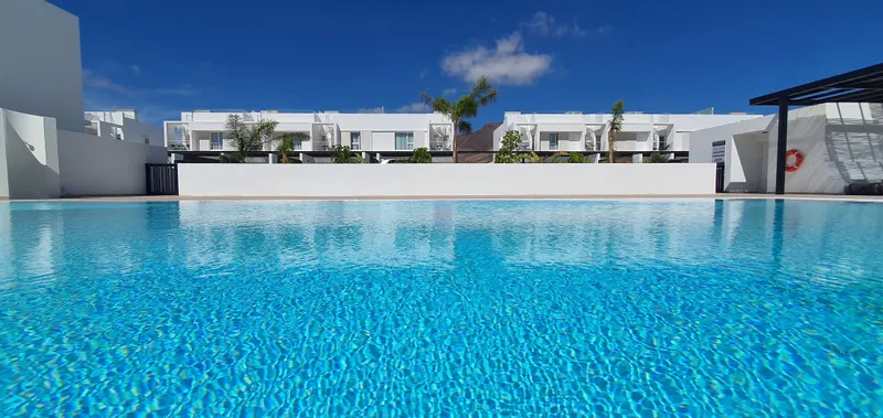 Piscina — Serena Holiday Homes by LIVVO, Playa Blanca 1