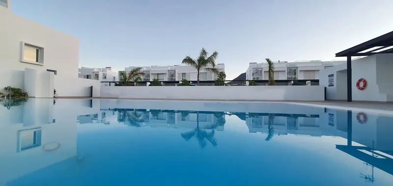 Piscina — Serena Holiday Homes by LIVVO, Playa Blanca 2