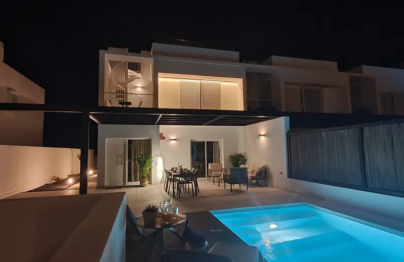 Piscina — Serena Holiday Homes by LIVVO, Playa Blanca 4