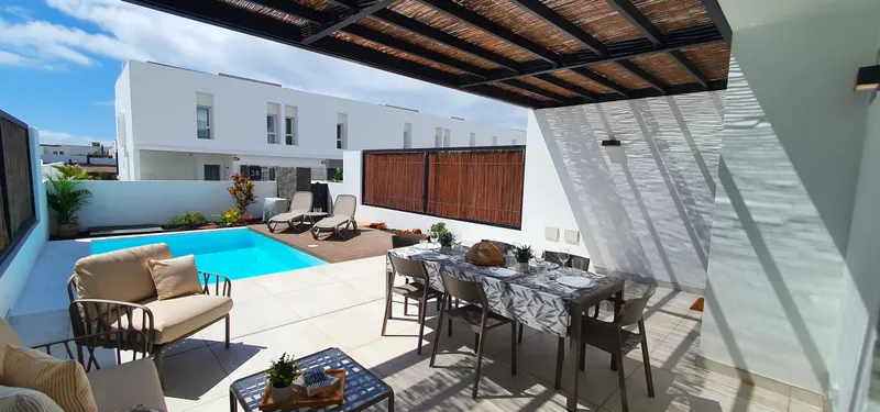 Piscina — Serena Holiday Homes by LIVVO, Playa Blanca 5