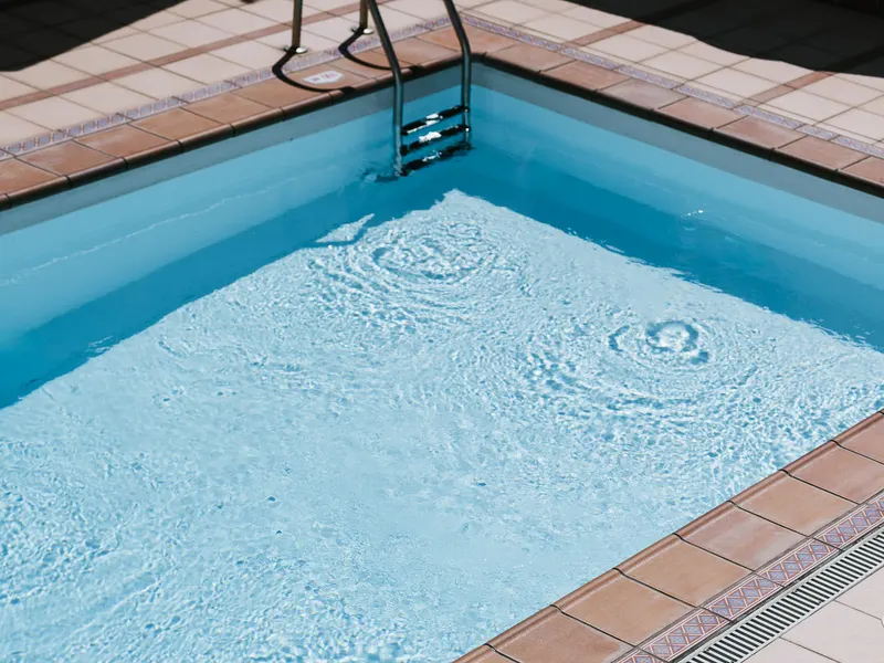Piscina y Rooftop — Apartamentos LIVVO Tarahal, San Agustín 1