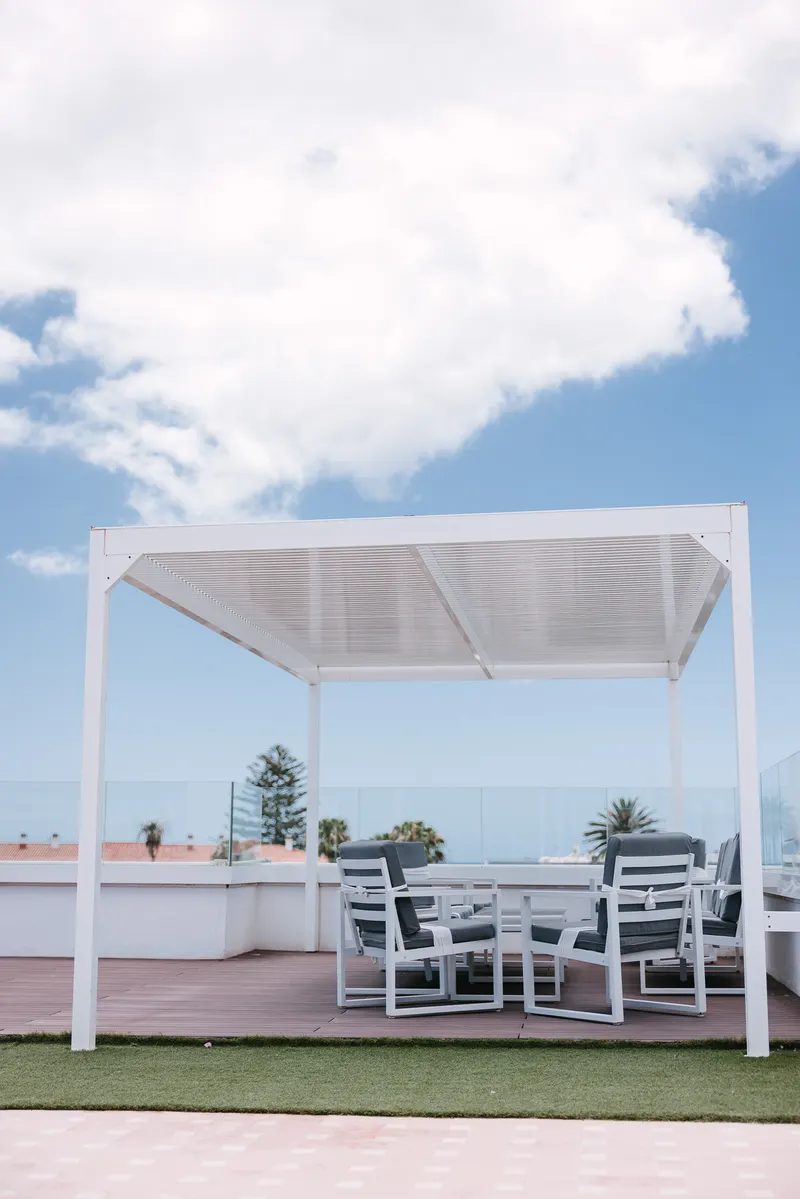 Piscina y Rooftop — Apartamentos LIVVO Tarahal, San Agustín 5