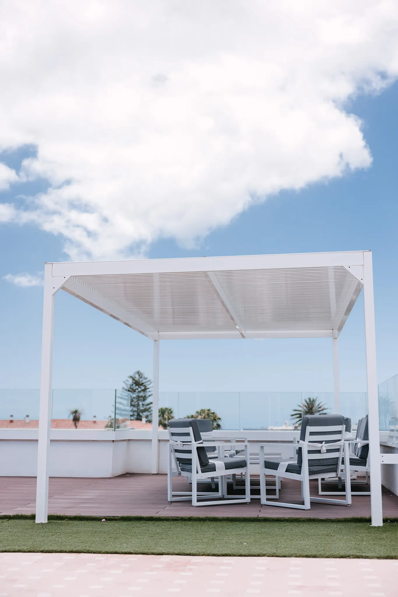 Piscina y Rooftop — Apartamentos LIVVO Tarahal, San Agustín 5