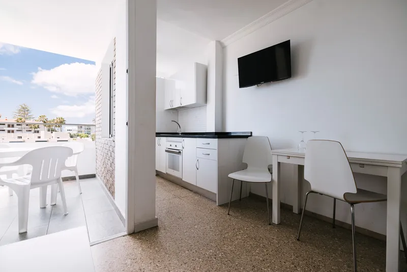 Apartamento con balcón y vista mar — Apartamentos LIVVO Tarahal, San Agustín 2