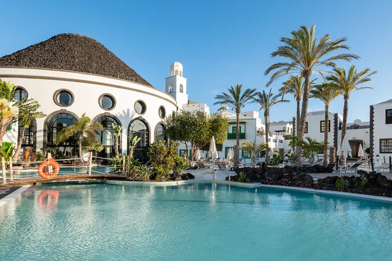 Piscinas y animación — Hotel LIVVO Volcán Lanzarote, Playa Blanca 2