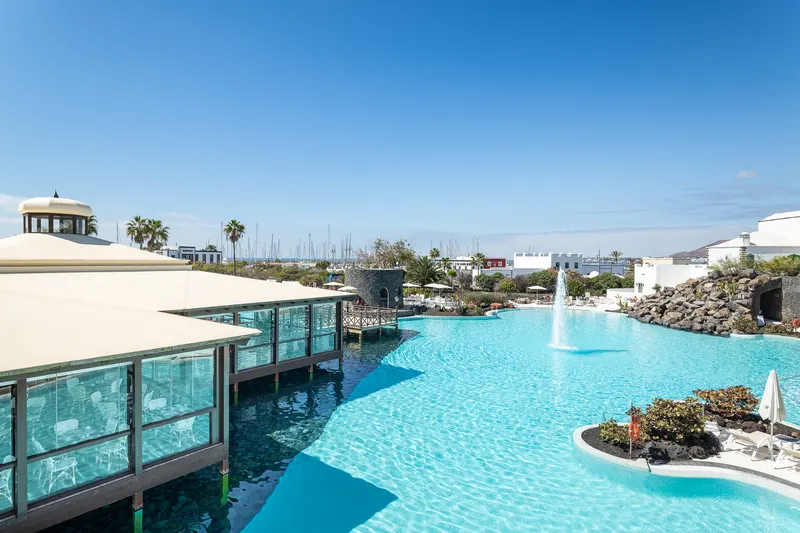 Piscinas y animación — Hotel LIVVO Volcán Lanzarote, Playa Blanca 5